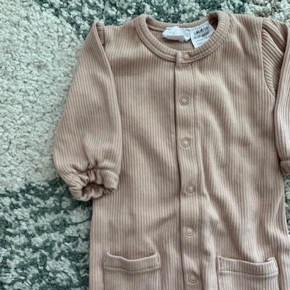 Jamie Kay onesie - Picture 3 of 5